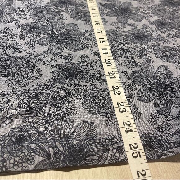 Original Penguin Light Blue T-shirt Style Blouse with Dark Blue Floral Pattern - Picture 9 of 10